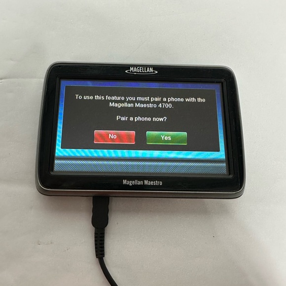 Magellan Maestro 4700 Automotive Car Vehicle GPS Navigator 4.7" Touch Screen - Picture 2 of 13